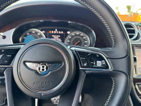 Used 2018 Bentley Bentayga AWD/4WD image 34