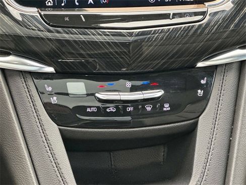 Certified 2023 Cadillac XT6 Premium Luxury image 4