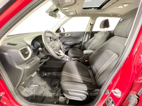 Used 2022 Hyundai Venue SEL image 19