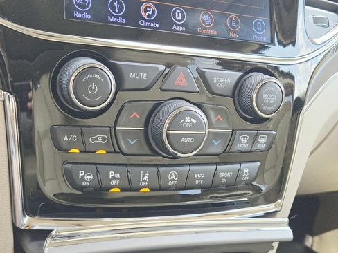 Used 2019 Jeep Grand Cherokee Limited w/ Luxury Group II AWD/4WD image 28