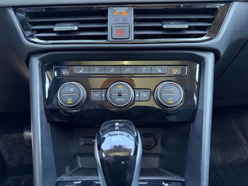 Used 2024 Volkswagen Taos SEL AWD/4WD image 4