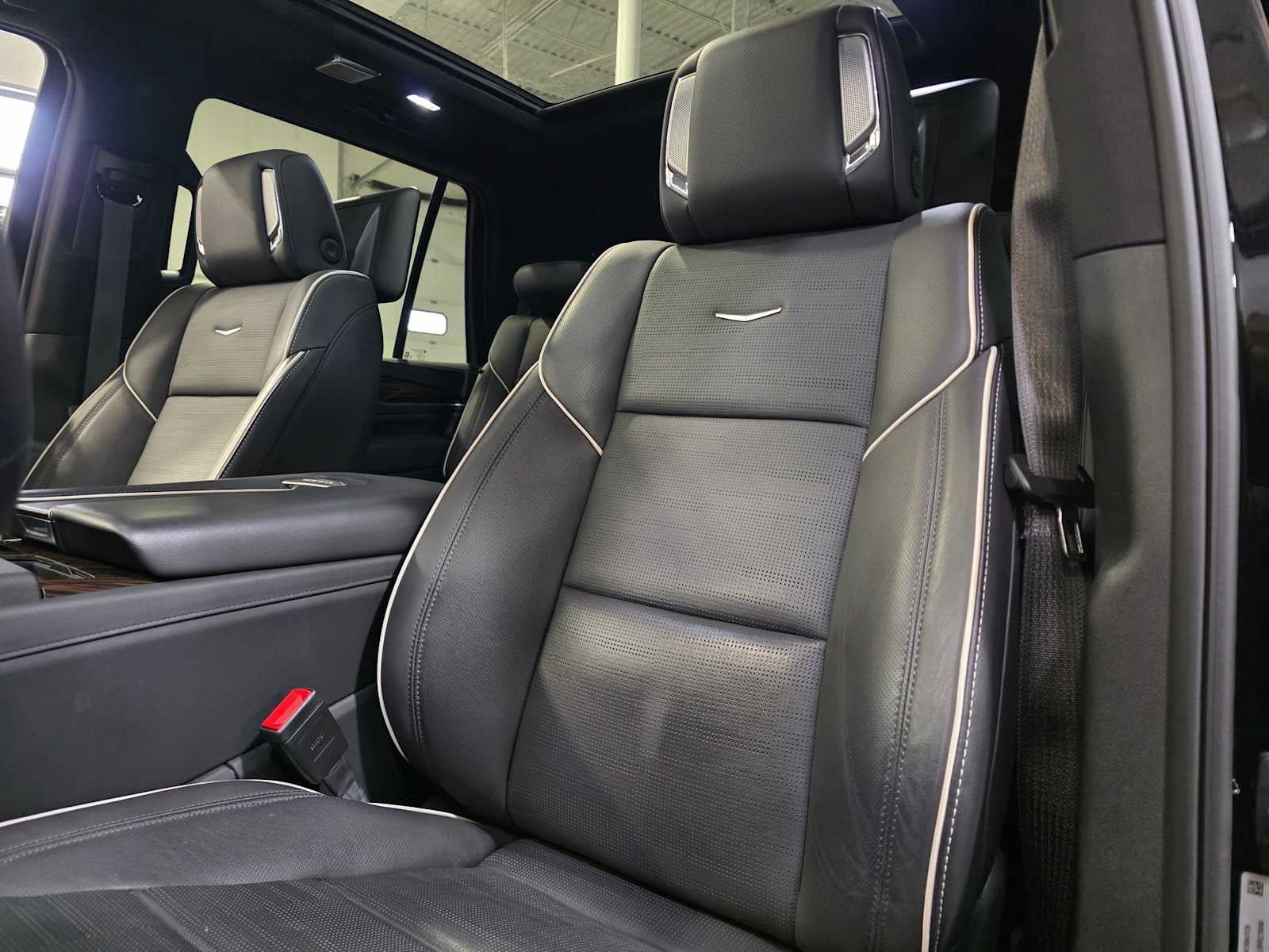 Certified 2024 Cadillac Escalade Premium Luxury w/ Performance Package AWD/4WD image 21