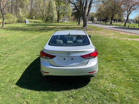 Used 2015 Hyundai Elantra SE w/ Option Group 02 FWD image 21