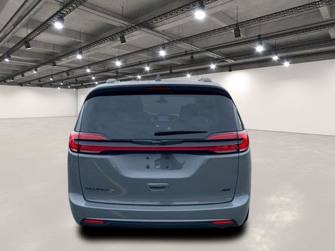Used 2022 Chrysler Pacifica Touring-L w/ S Appearance Package image 6