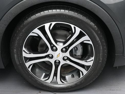 Used 2019 Chevrolet Bolt Premier w/ Infotainment Package FWD image 33