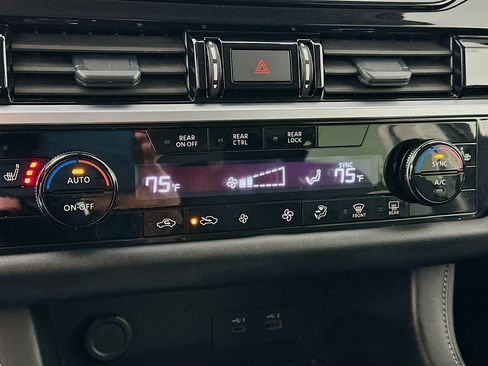 Used 2025 Nissan Pathfinder SV image 23