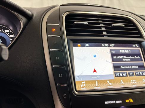 Used 2017 Lincoln MKX Reserve w/ Luxury Package image 26