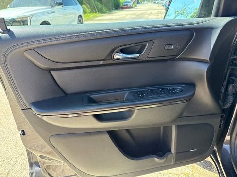 Used 2015 Chevrolet Traverse LTZ AWD/4WD image 9