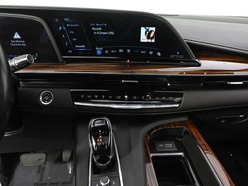 Used 2022 Cadillac Escalade ESV Premium Luxury w/ Performance Package AWD/4WD image 28