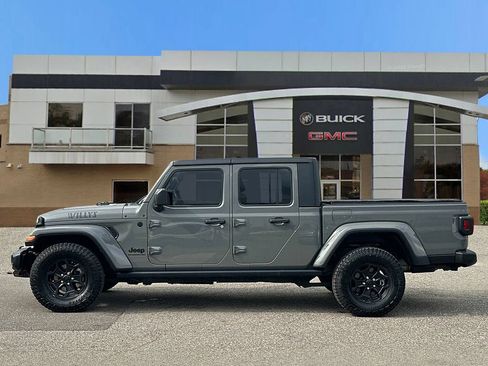 Used 2021 Jeep Gladiator Sport AWD/4WD image 2