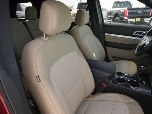 Used 2017 Ford Explorer XLT w/ Equipment Group 201A image 21