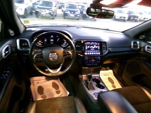 Used 2020 Jeep Grand Cherokee Altitude image 13