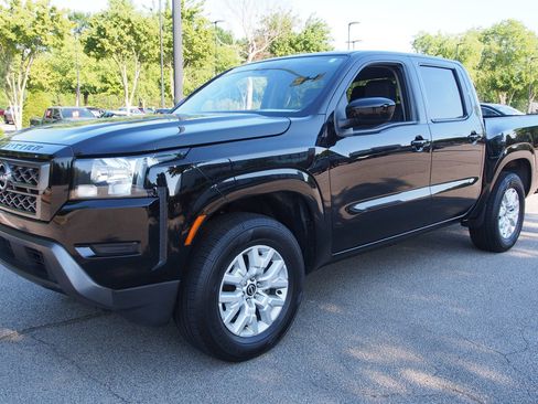 Used 2023 Nissan Frontier SV RWD image 3