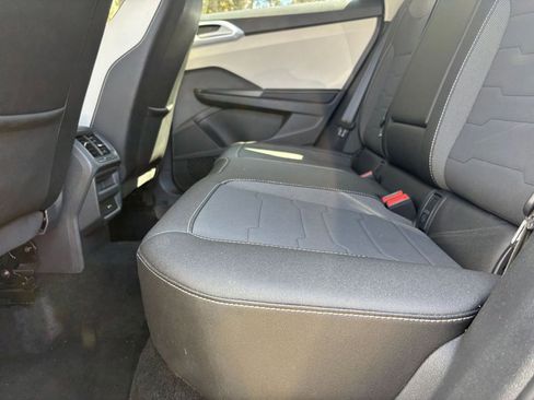 Used 2025 Volkswagen Taos SE image 27