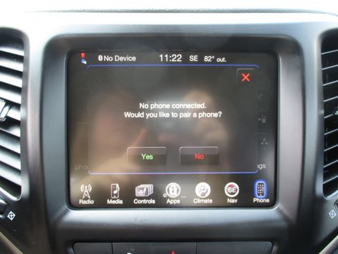Used 2018 Jeep Cherokee Latitude FWD image 21