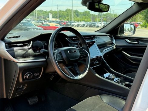 Used 2023 Jeep Grand Cherokee Altitude AWD/4WD image 10