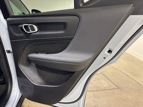 Used 2025 Volvo XC40 B5 Plus image 23