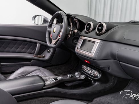 Used 2014 Ferrari California image 48