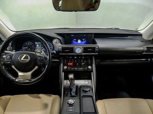 Used 2017 Lexus IS 200t w/ Premium Package RWD image 18