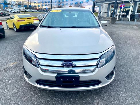 Used 2010 Ford Fusion SE image 2