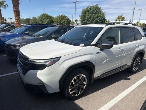 Used 2025 Subaru Forester Limited w/ Popular Package AWD/4WD image 2