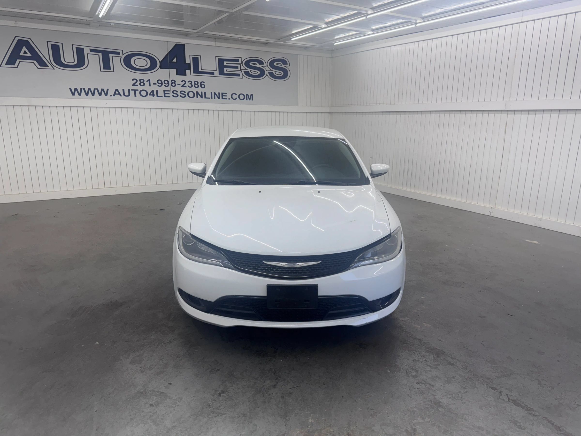 Used 2015 Chrysler 200 Limited w/ Convenience Group FWD image 2