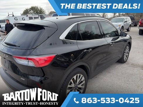 Used 2020 Ford Escape Titanium image 5