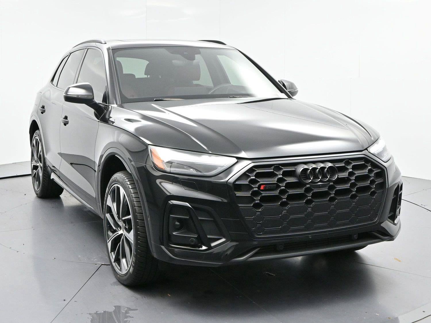 Used 2024 Audi SQ5 Prestige AWD/4WD image 2