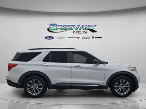 Used 2021 Ford Explorer XLT w/ Equipment Group 202A image 8