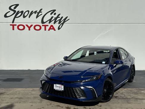 Used 2026 Toyota Camry SE w/ Convenience Package FWD image 1