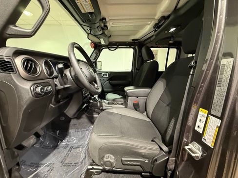 Used 2018 Jeep Wrangler Unlimited Sport S image 12