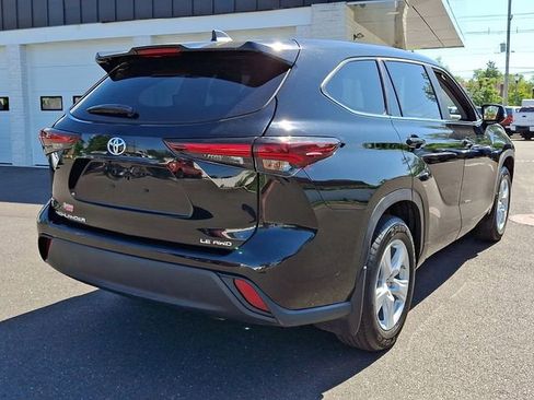 Used 2025 Toyota Highlander LE AWD/4WD image 6