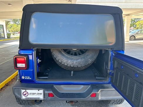 Used 2020 Jeep Wrangler Unlimited Sahara AWD/4WD image 30