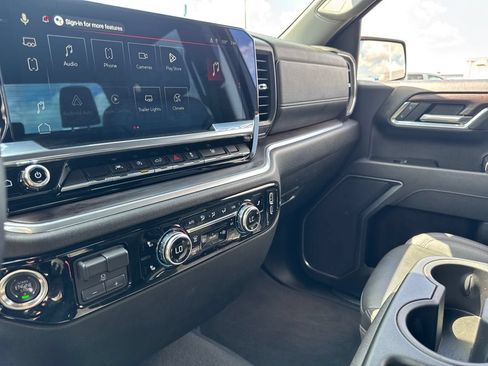 Used 2025 GMC Sierra 1500 SLT AWD/4WD image 19