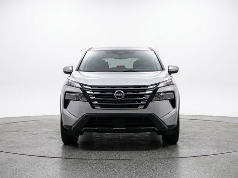 Used 2025 Nissan Rogue SV FWD image 2