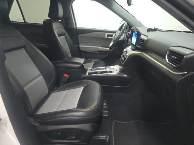 Certified 2023 Ford Explorer XLT w/ Equipment Group 202A AWD/4WD image 4