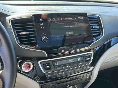 Used 2021 Honda Pilot Touring image 17
