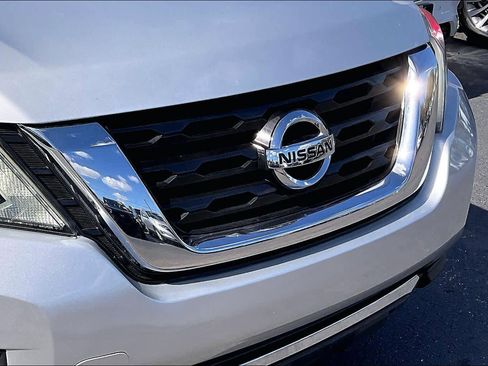 Used 2018 Nissan Pathfinder SV image 30