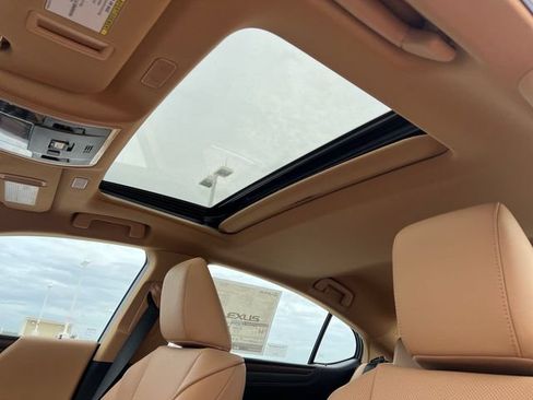 Used 2024 Lexus ES 300h w/ Premium Package FWD image 22
