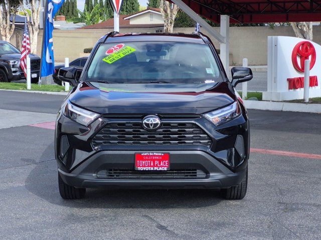 Used 2025 Toyota RAV4 XLE AWD/4WD image 2