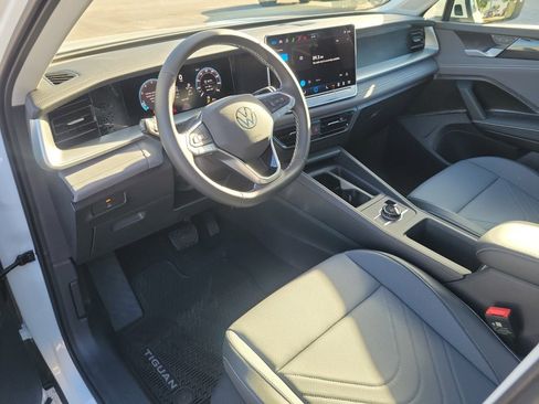 New 2026 Volkswagen Tiguan SE image 30