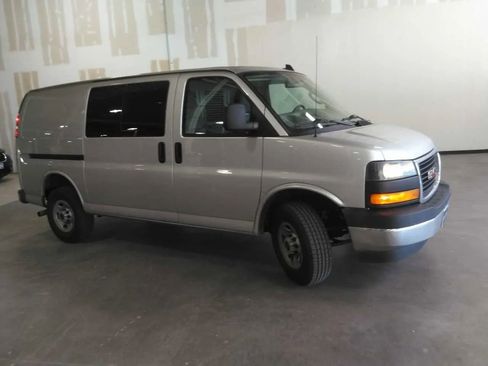 Used 2023 GMC Savana 2500 w/ Driver Convenience Package RWD image 4