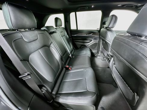 Used 2023 Jeep Grand Cherokee Overland AWD/4WD image 28