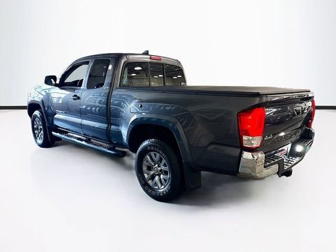 Used 2017 Toyota Tacoma SR5 w/ Tow Package image 8