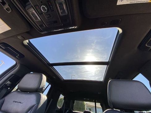 Used 2022 GMC Yukon Denali w/ Denali Reserve Package image 15