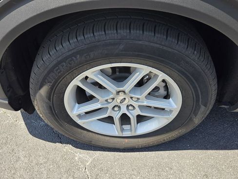 Used 2025 Ford Explorer Active RWD image 18