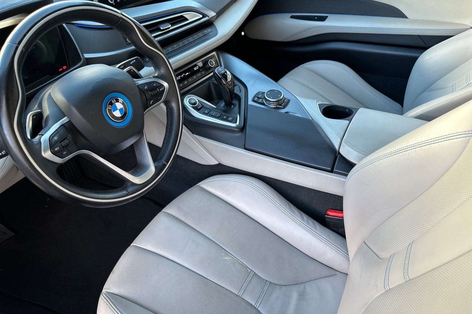 Used 2015 BMW i8 AWD/4WD image 10