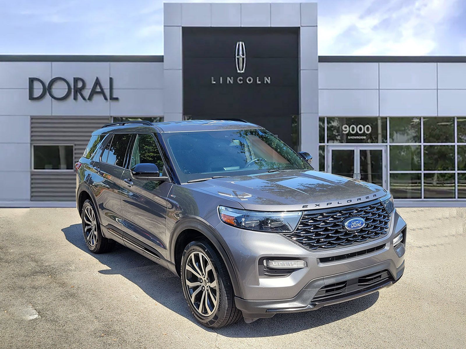 Used 2023 Ford Explorer ST-Line w/ Class IV Trailer Tow Package RWD image 1