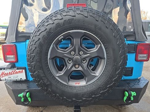 Used 2018 Jeep Wrangler Sport image 25