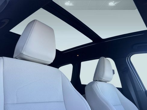 New 2026 BMW X1 xDrive28i w/ Technology Package image 15